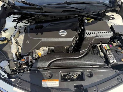 Used 2015 Nissan Altima 2.5 S w/ Sport Value Package FWD image 14