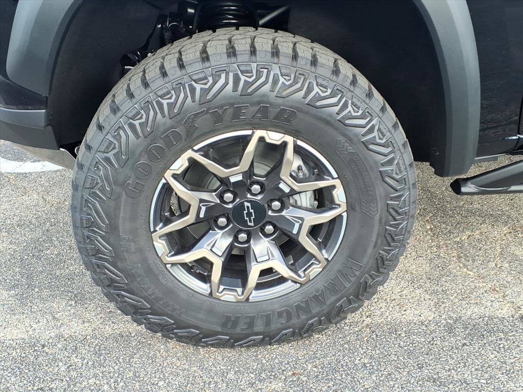 New 2026 Chevrolet Colorado ZR2 w/ Technology Package AWD/4WD image 11