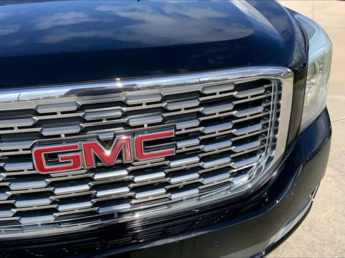 Used 2018 GMC Yukon Denali w/ Denali Ultimate Package AWD/4WD image 30