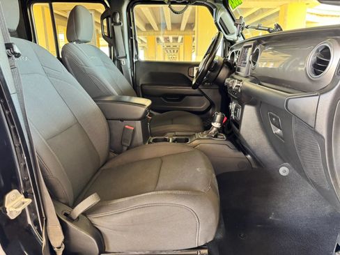Used 2020 Jeep Wrangler Unlimited Sahara AWD/4WD image 26