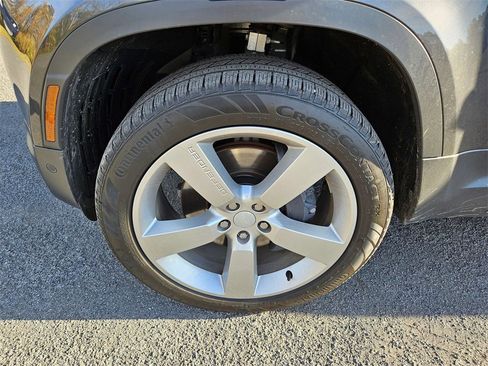 Used 2024 Land Rover Defender 110 SE image 26