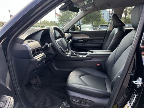 Used 2024 Toyota Grand Highlander FWD image 16