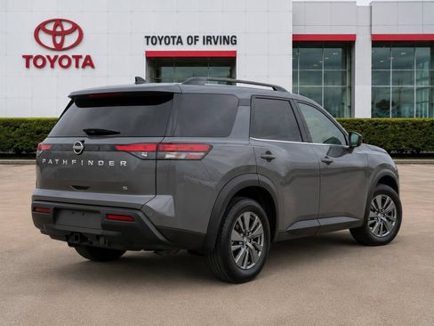 Used 2023 Nissan Pathfinder S FWD image 3