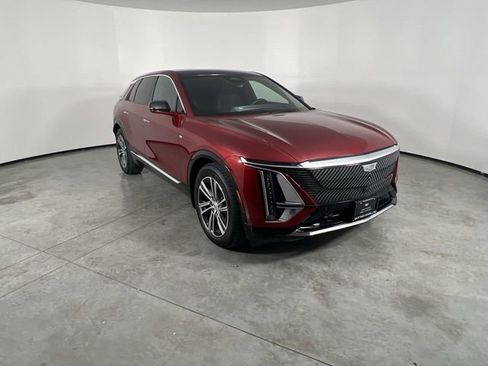 Certified 2025 Cadillac Lyriq Luxury RWD image 2