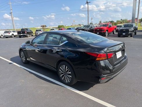 Used 2025 Nissan Altima 2.5 SV FWD image 21
