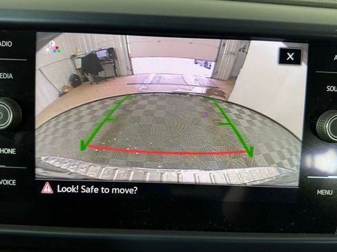 Used 2022 Volkswagen Taos SE image 22