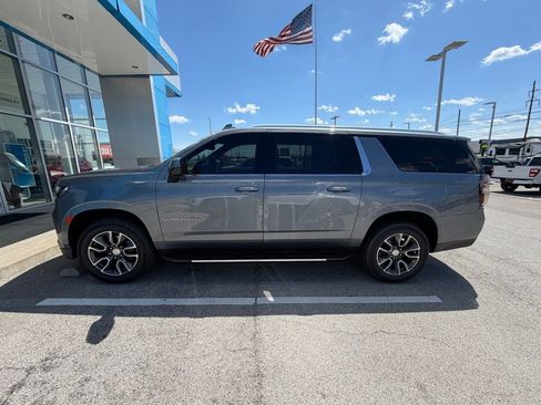 Used 2021 Chevrolet Suburban LT image 10