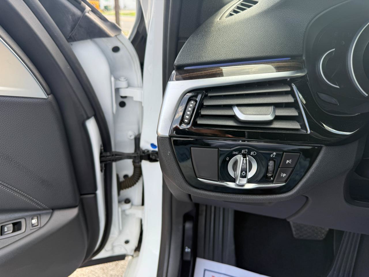 Used 2019 BMW 530e w/ Convenience Package RWD image 13