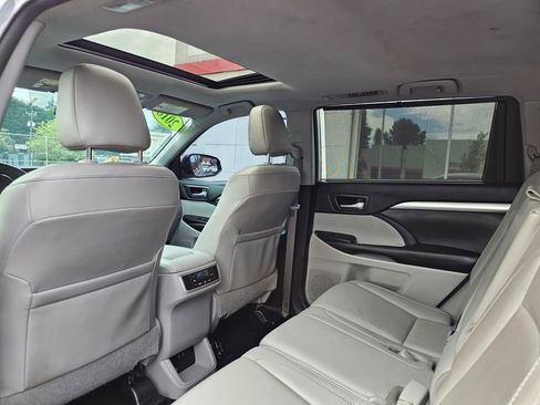 Used 2018 Toyota Highlander XLE AWD/4WD image 20