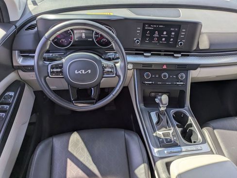 Used 2024 Kia Carnival LX image 25