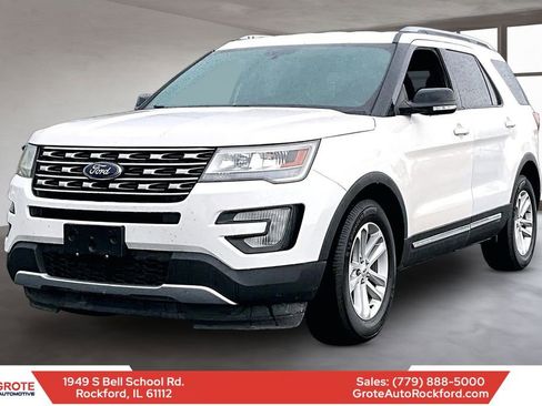 Used 2017 Ford Explorer XLT FWD image 1