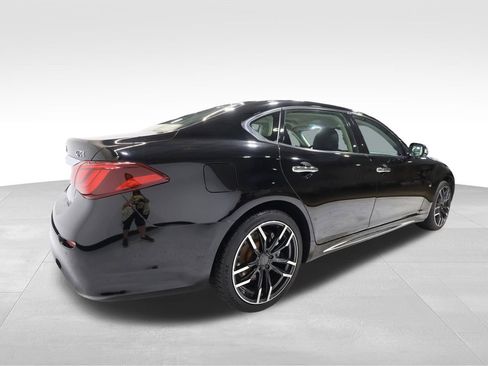Used 2017 INFINITI Q70 L 3.7 w/ Deluxe Touring Package AWD/4WD image 3