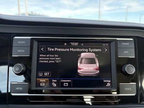 Used 2024 Volkswagen Jetta SE image 8