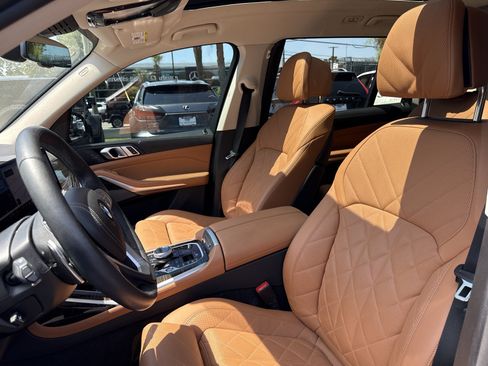 Used 2024 BMW X7 xDrive40i w/ Premium Package AWD/4WD image 19