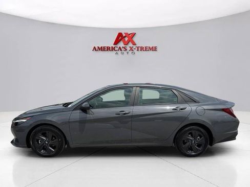 Used 2023 Hyundai Elantra SEL FWD image 2