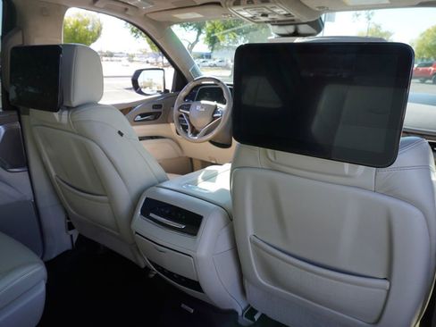 Used 2021 Cadillac Escalade Sport Platinum image 11