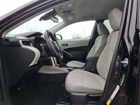 Used 2022 Toyota Corolla Cross LE image 11