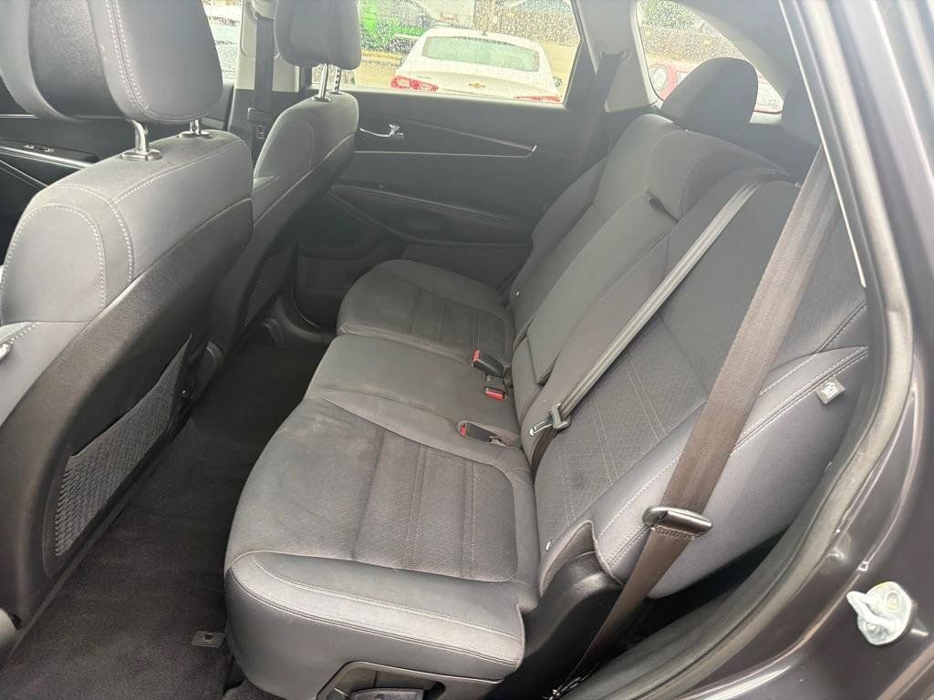 Used 2016 Kia Sorento AWD image 12