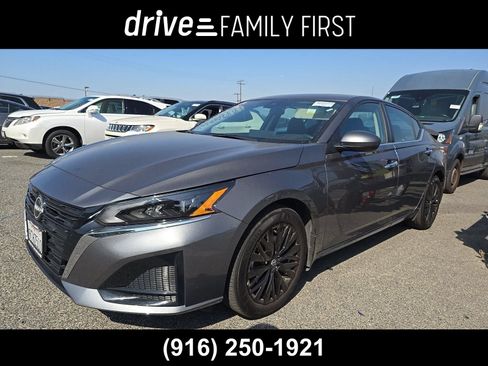 Used 2025 Nissan Altima 2.5 SV w/ SV Special Edition Package FWD image 1