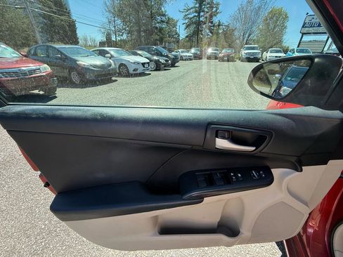 Used 2012 Toyota Camry LE image 9