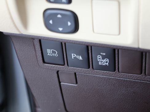 Used 2018 Lexus ES 350 350 w/ Luxury Package w/Wood Trim image 16