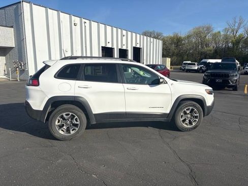Used 2019 Jeep Cherokee Trailhawk w/ Cold Weather Group AWD/4WD image 11
