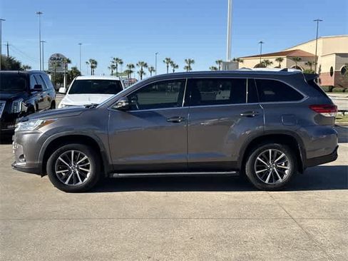 Used 2019 Toyota Highlander XLE image 2