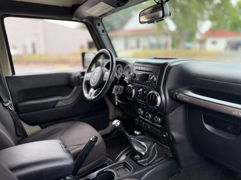 Used 2018 Jeep Wrangler Unlimited Sport AWD/4WD image 26