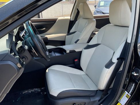 Used 2025 Lexus ES 300h w/ Premium Package FWD image 18