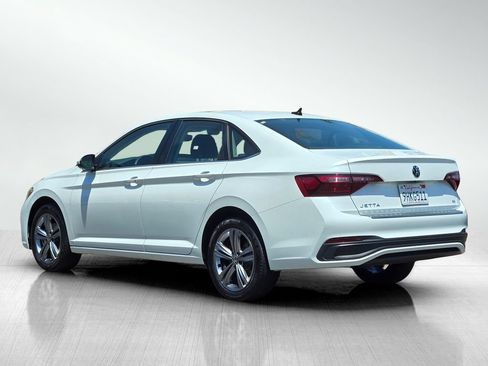 Used 2023 Volkswagen Jetta SE w/ Panoramic Sunroof Package FWD image 7