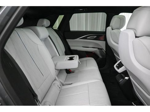Used 2023 Cadillac Lyriq 2WD image 20