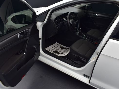 Used 2017 Volkswagen e-Golf SE w/ DC Fast Charging Package image 11