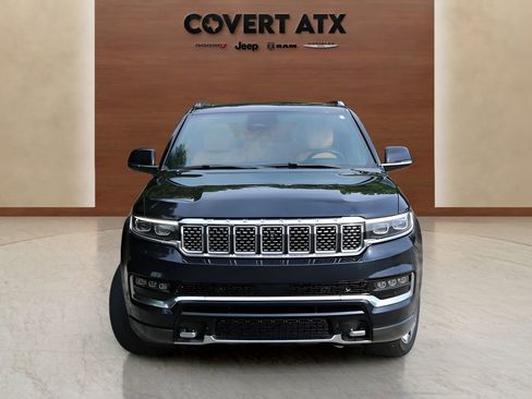 Used 2022 Jeep Grand Wagoneer Series III w/ HD Trailer Tow Package AWD/4WD image 8