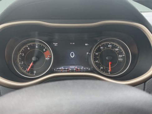 Used 2018 Jeep Cherokee Limited AWD/4WD image 9