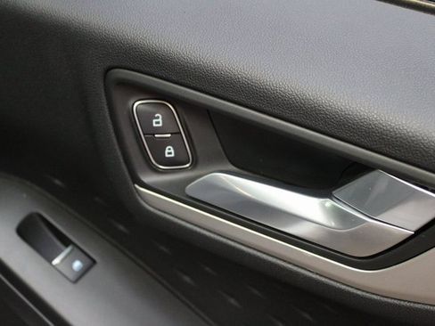 Used 2020 Ford Escape SE image 9