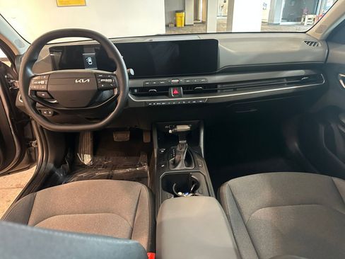Used 2025 Kia K4 LXS image 32