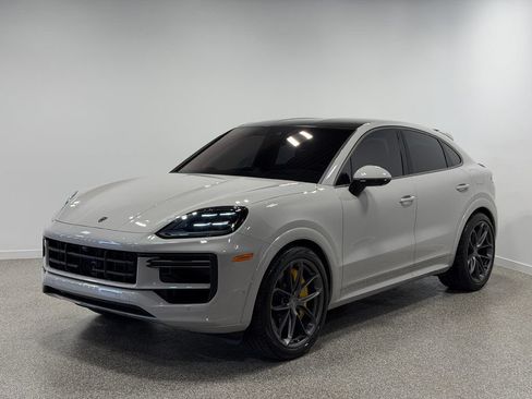 Used 2025 Porsche Cayenne Turbo AWD/4WD image 1