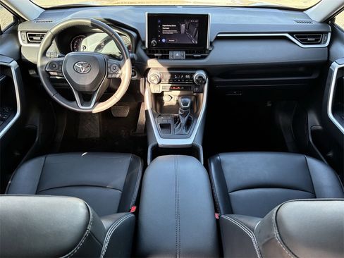 Used 2023 Toyota RAV4 XLE Premium image 12