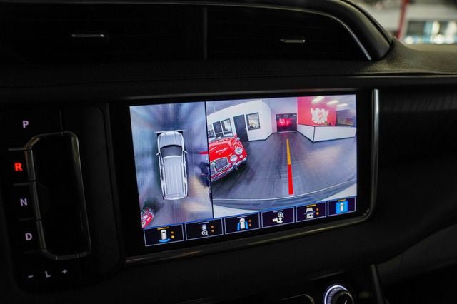 Used 2021 GMC Yukon Denali w/ Denali Premium Package AWD/4WD image 8