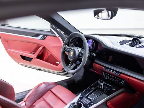 Used 2020 Porsche 911 Carrera S RWD image 36