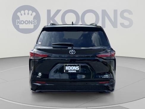Used 2023 Toyota Sienna XSE w/ XSE Plus Package AWD/4WD image 5