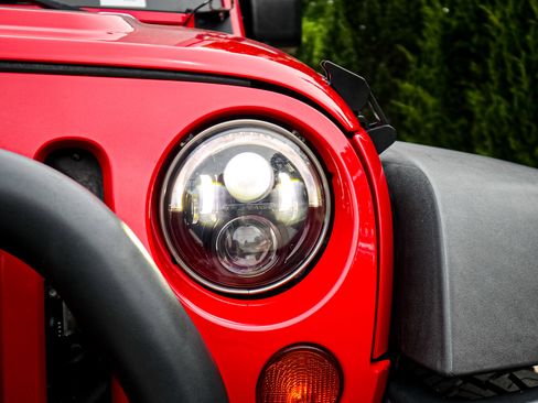 Used 2012 Jeep Wrangler Unlimited Sport AWD/4WD image 6