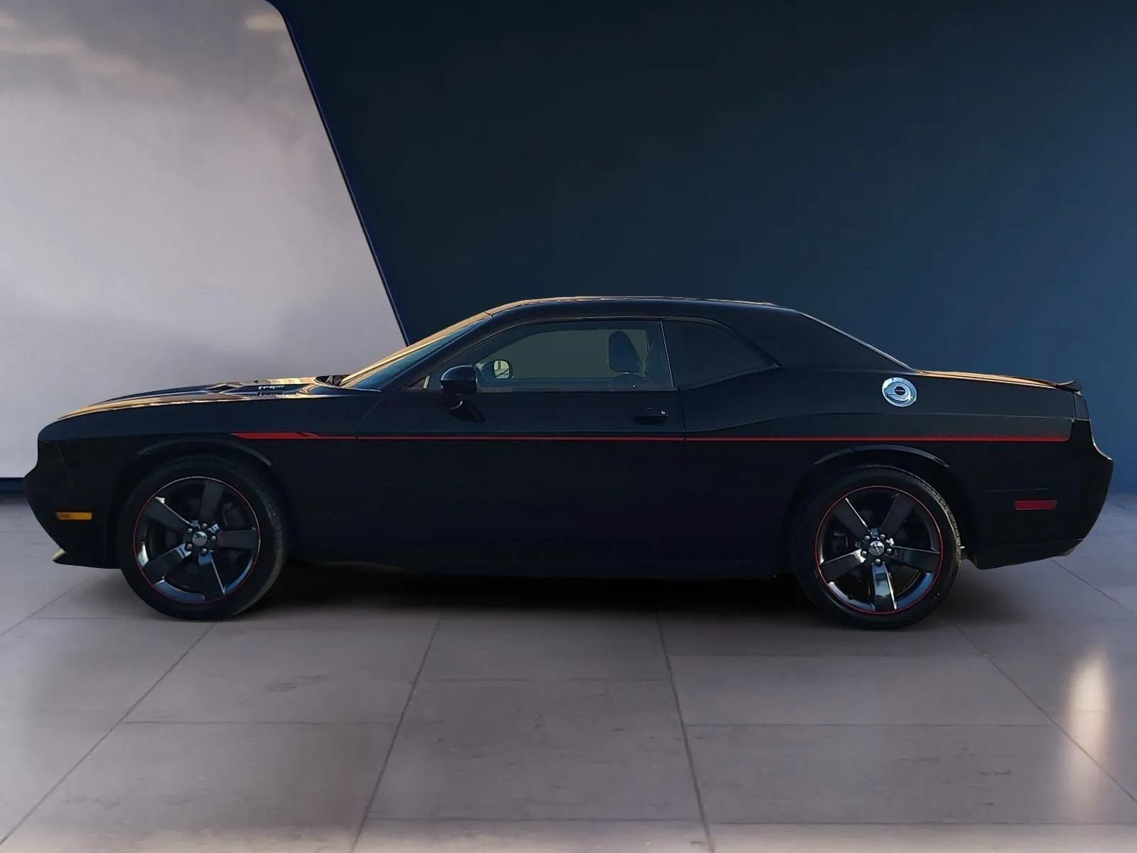 Used 2014 Dodge Challenger R/T Plus RWD image 2