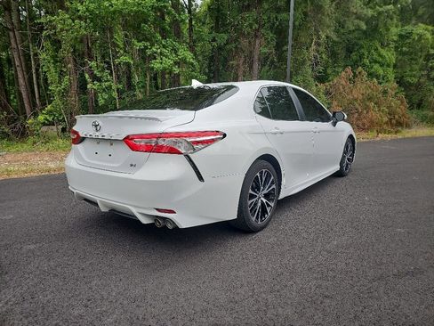 Used 2020 Toyota Camry SE FWD image 5