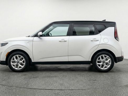 Used 2025 Kia Soul LX w/ LX Technology Package image 5