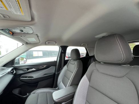 Used 2025 Chevrolet TrailBlazer LT FWD image 32