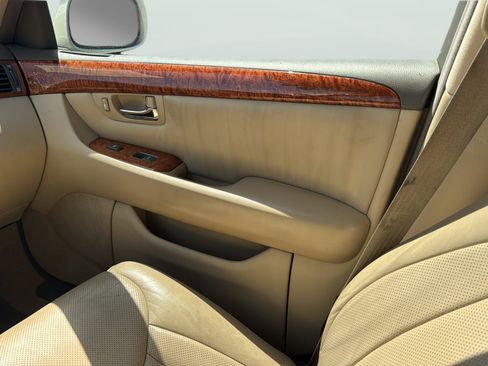 Used 2004 Lexus LS 430 w/ Modern Luxury Pkg RWD image 17