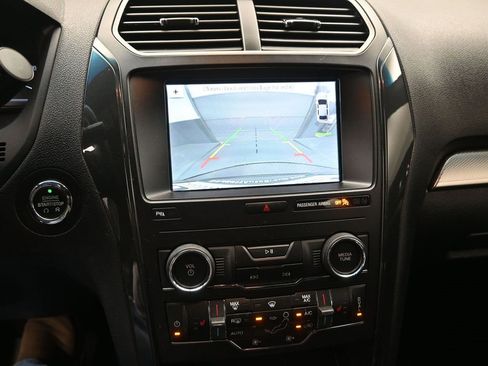 Certified 2019 Ford Explorer XLT w/ Equipment Group 202A image 4