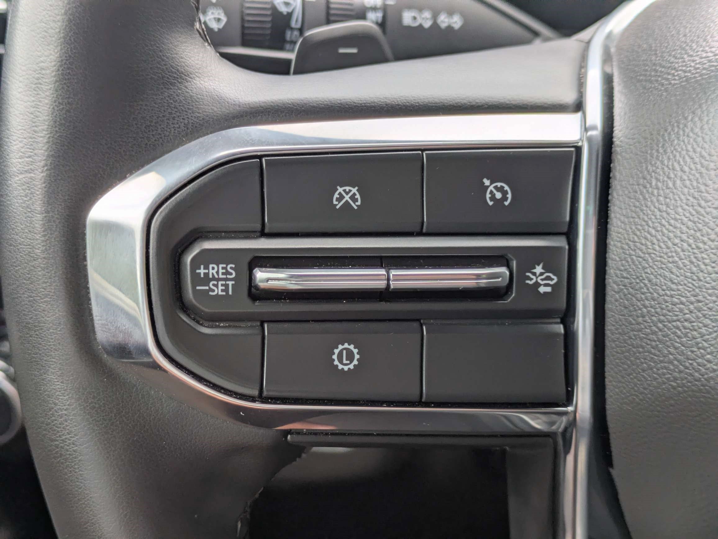 Used 2025 GMC Yukon XL Denali AWD/4WD image 23
