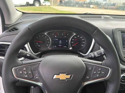 Used 2024 Chevrolet Equinox LT image 48